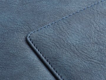 námořnická modrá